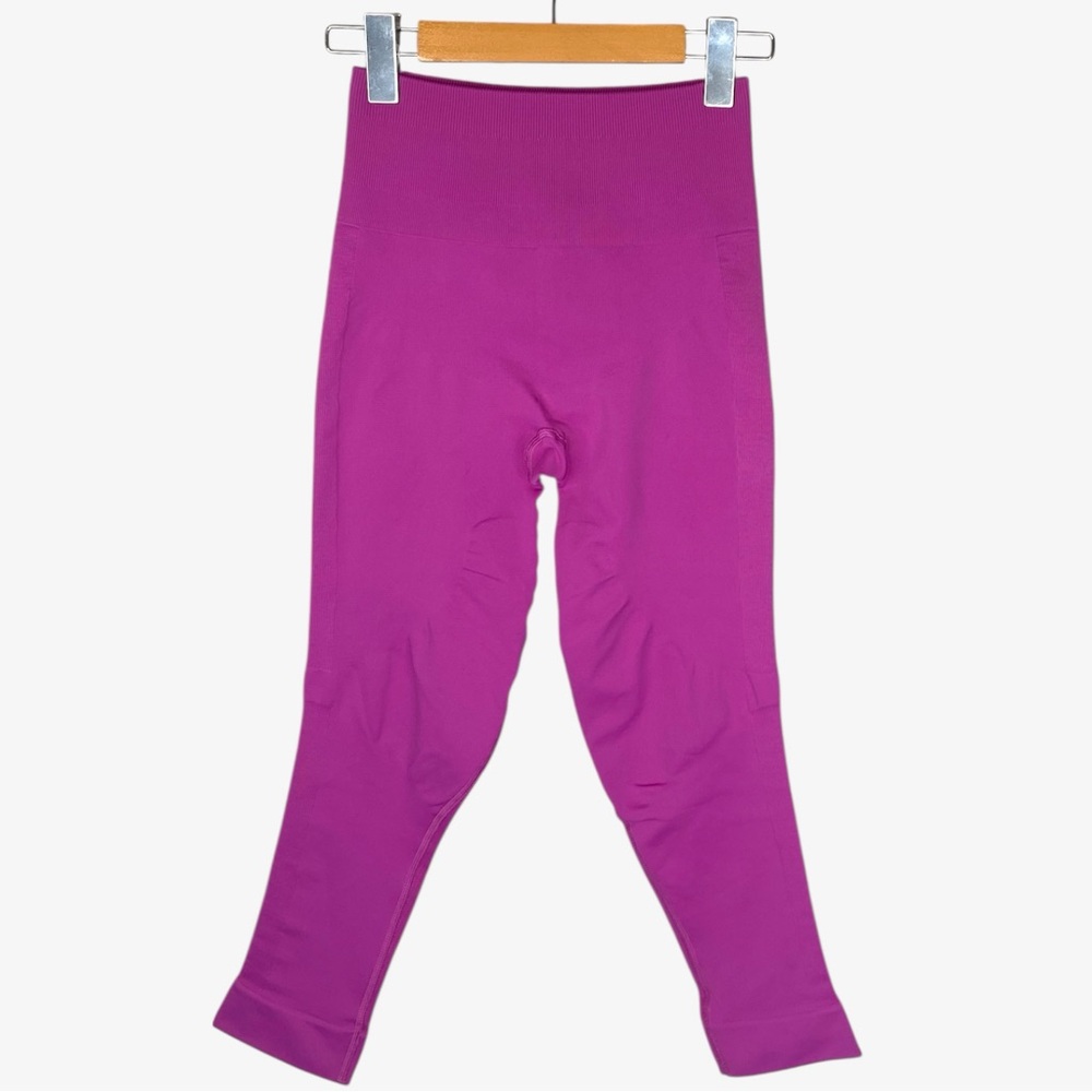 LULULEMON 'zone in' high rise yoga crops size: S